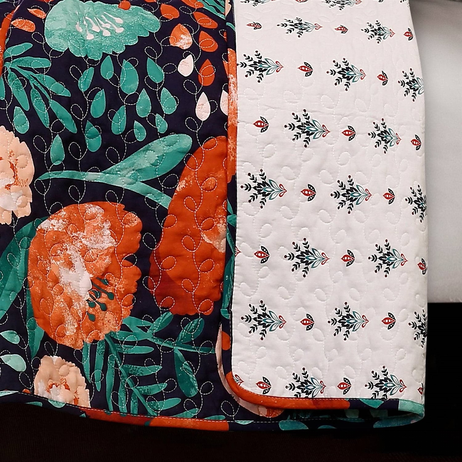 3-Piece Cotton Quilt Set with Floral Print and Reversible Design Bedding for Summer Nights